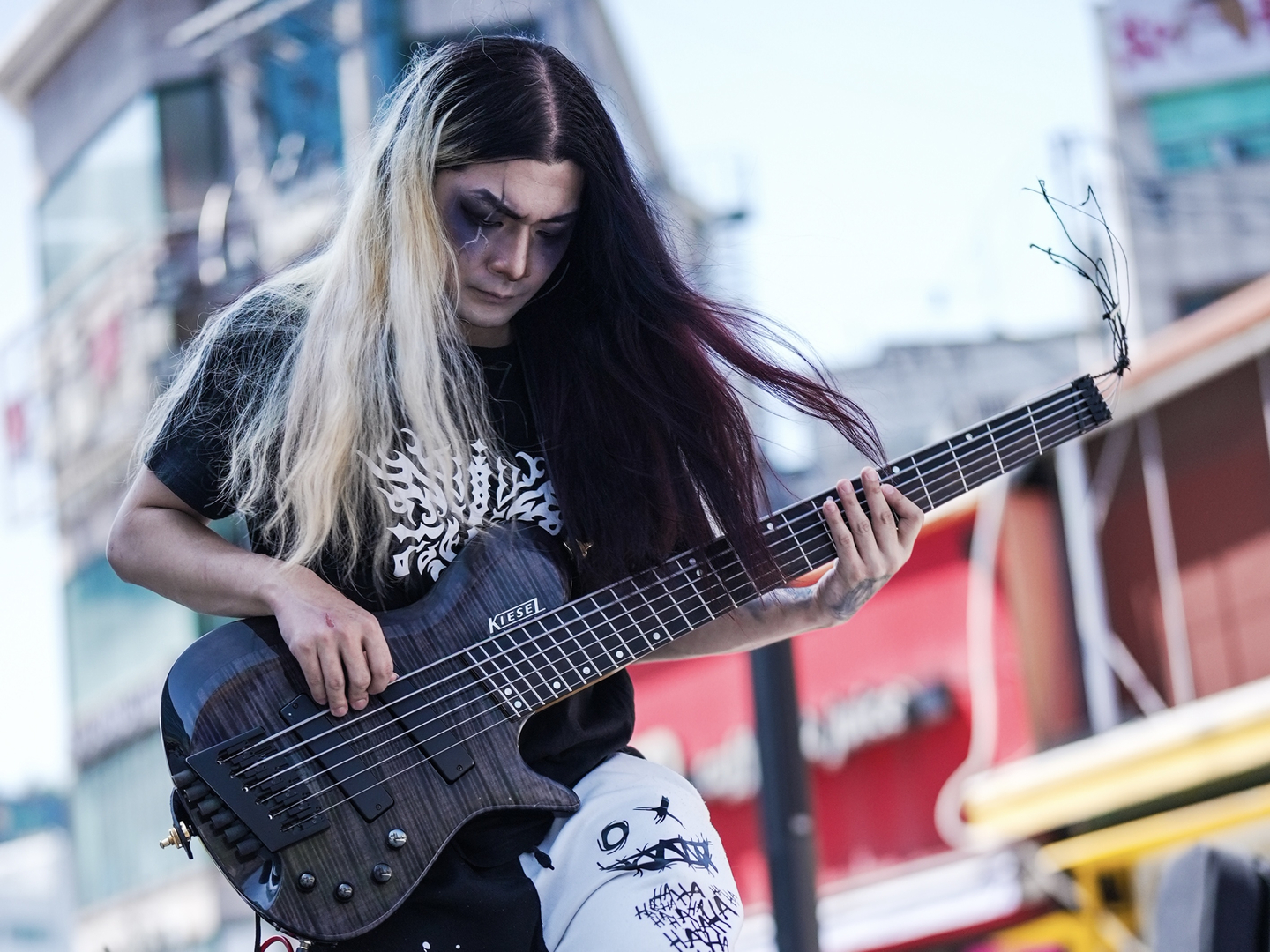 Bassist Kim Dong-hwan [KIM DONG-HWAN]