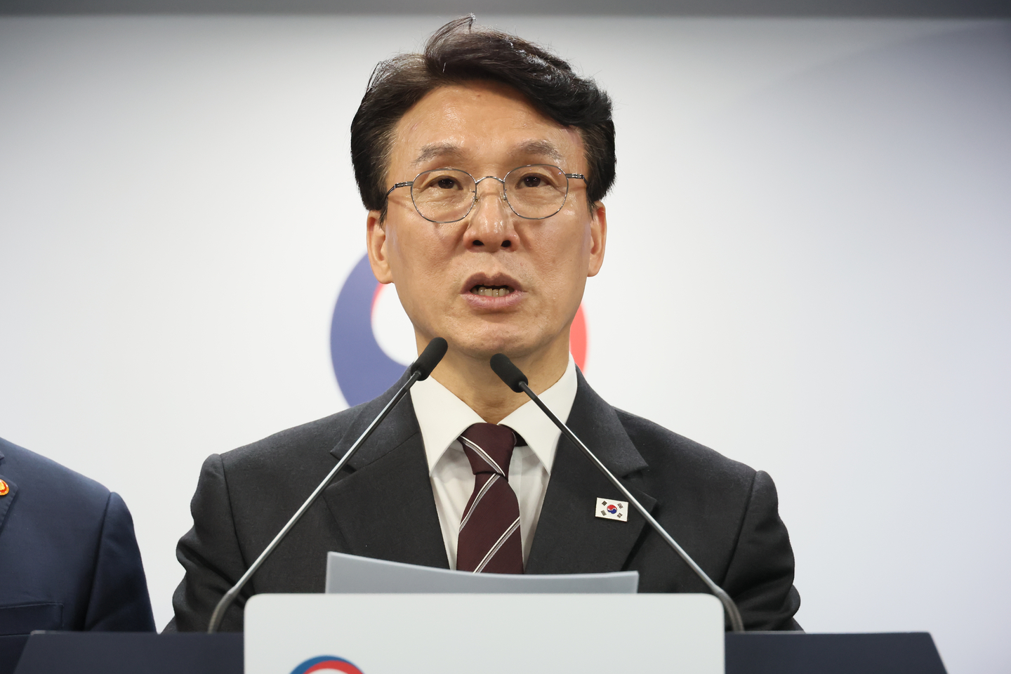 Prime Minister Kim Min-seok speaks during his public address at the central government complex in Jongno District, central Seoul, on April 14. [YONHAP] 