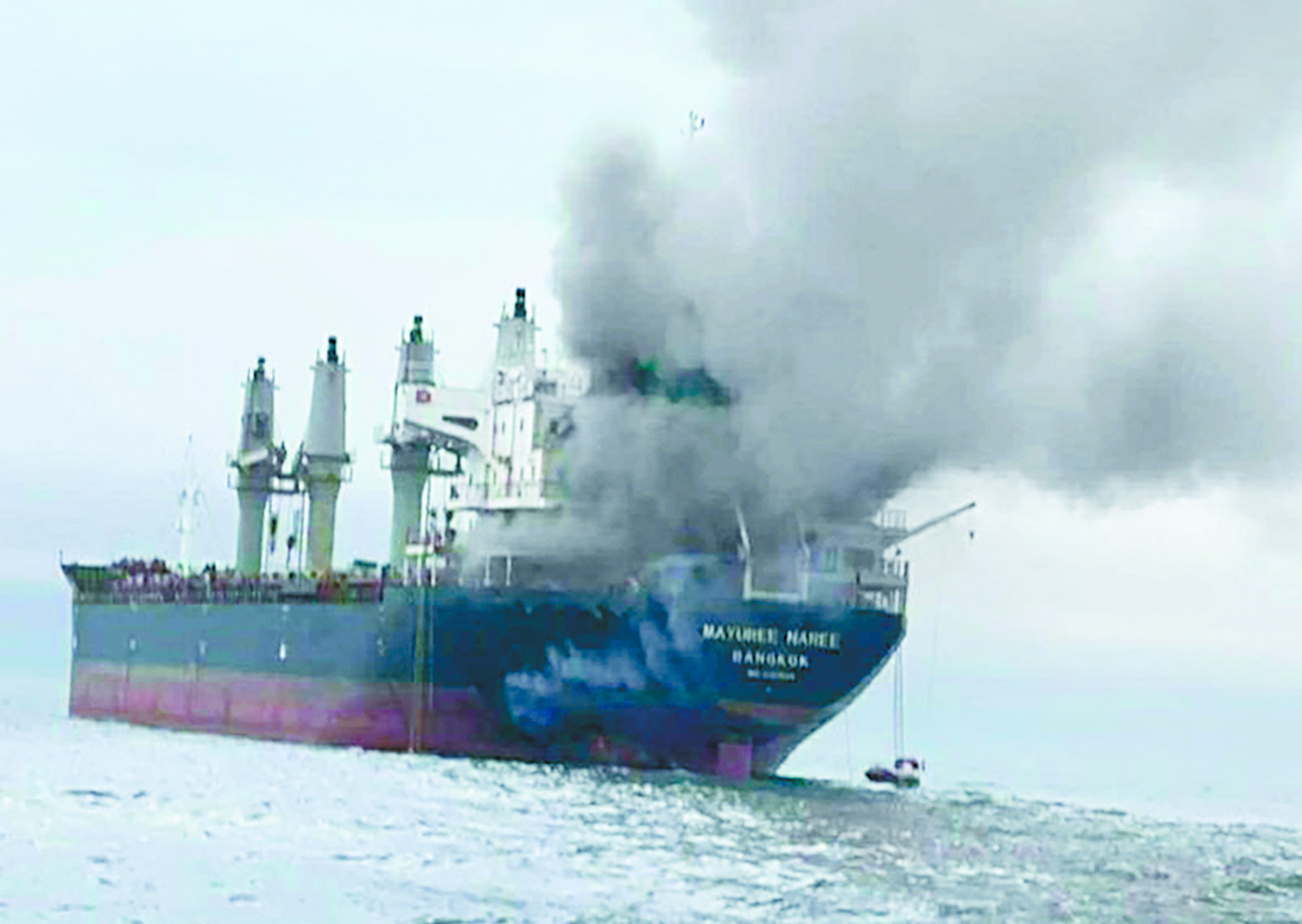 A handout photo made available by the Royal Thai Navy shows the Thai-flagged cargo ship Mayuree Naree on fire after being hit by Iranian missiles in the Strait of Hormuz, on March 11. [EPA/YONHAP]