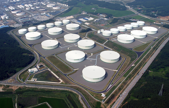 Korea National Oil Corporation's oil storage base in Seosan, South Chungcheong. [YONHAP] 