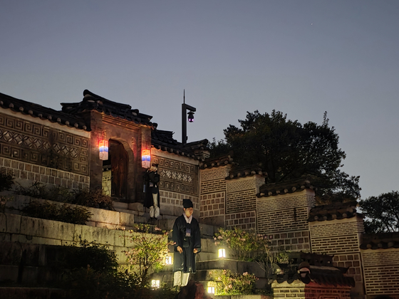 A path leading up to rear garden of Nakseonjae [JIN EUN-SOO]