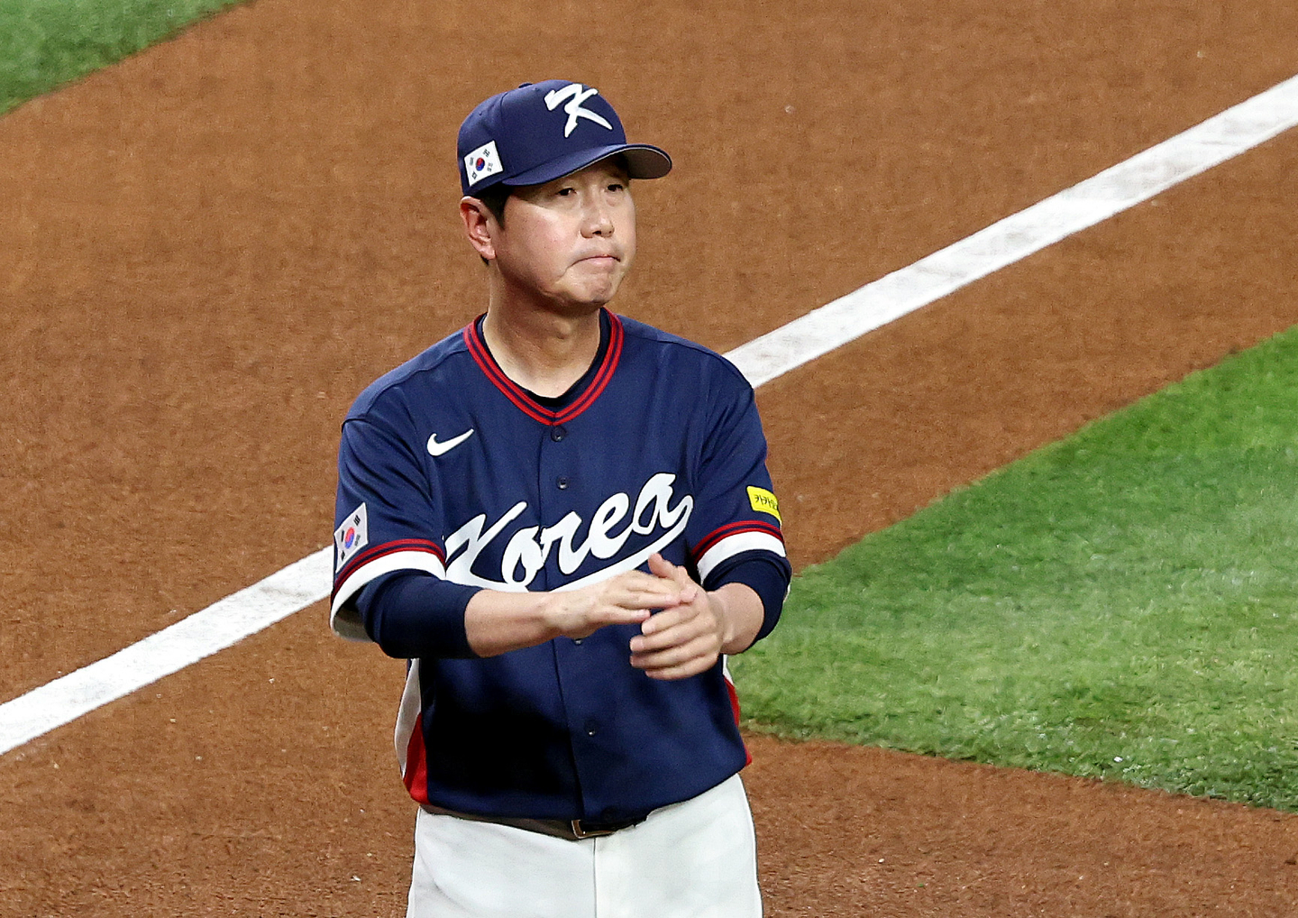 Korean national baseball team manager Ryu Ji-hyun during a World Baseball Classic game with the Dominican Republic on March 13 in Florida. [NEWS1]