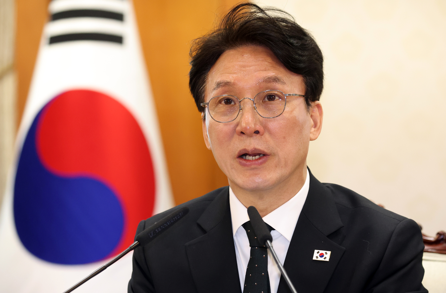 Prime Minister Kim Min-seok speaks during the fifth meeting of the emergency economic headquarters at the government complex in Seoul on April 15 to discuss the government's response to the Middle East crisis. [NEWS1] 