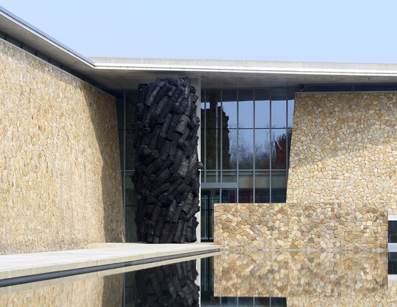 An "Issu du feu" sculpture by the artist Lee Bae is featured at the entryway of Museum SAN's main building in Wonju, Gangwon. [MUSEUM SAN]