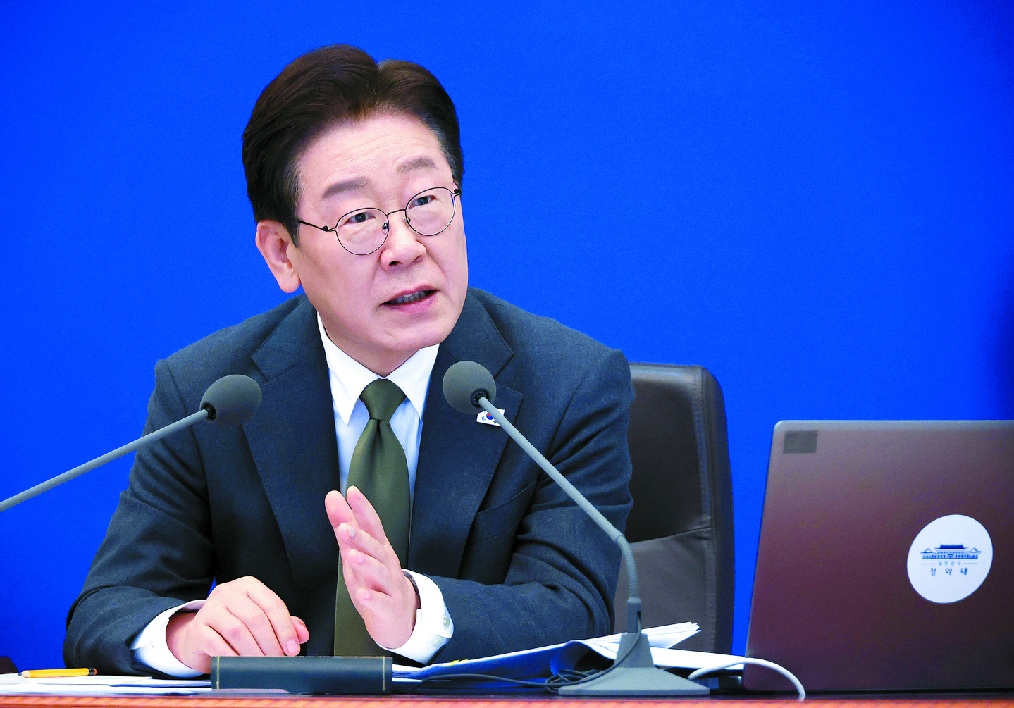 President Lee Jae Myung speaks during a Cabinet meeting and emergency economic review session at the Cheong Wa Dae on April 14. [YONHAP]
