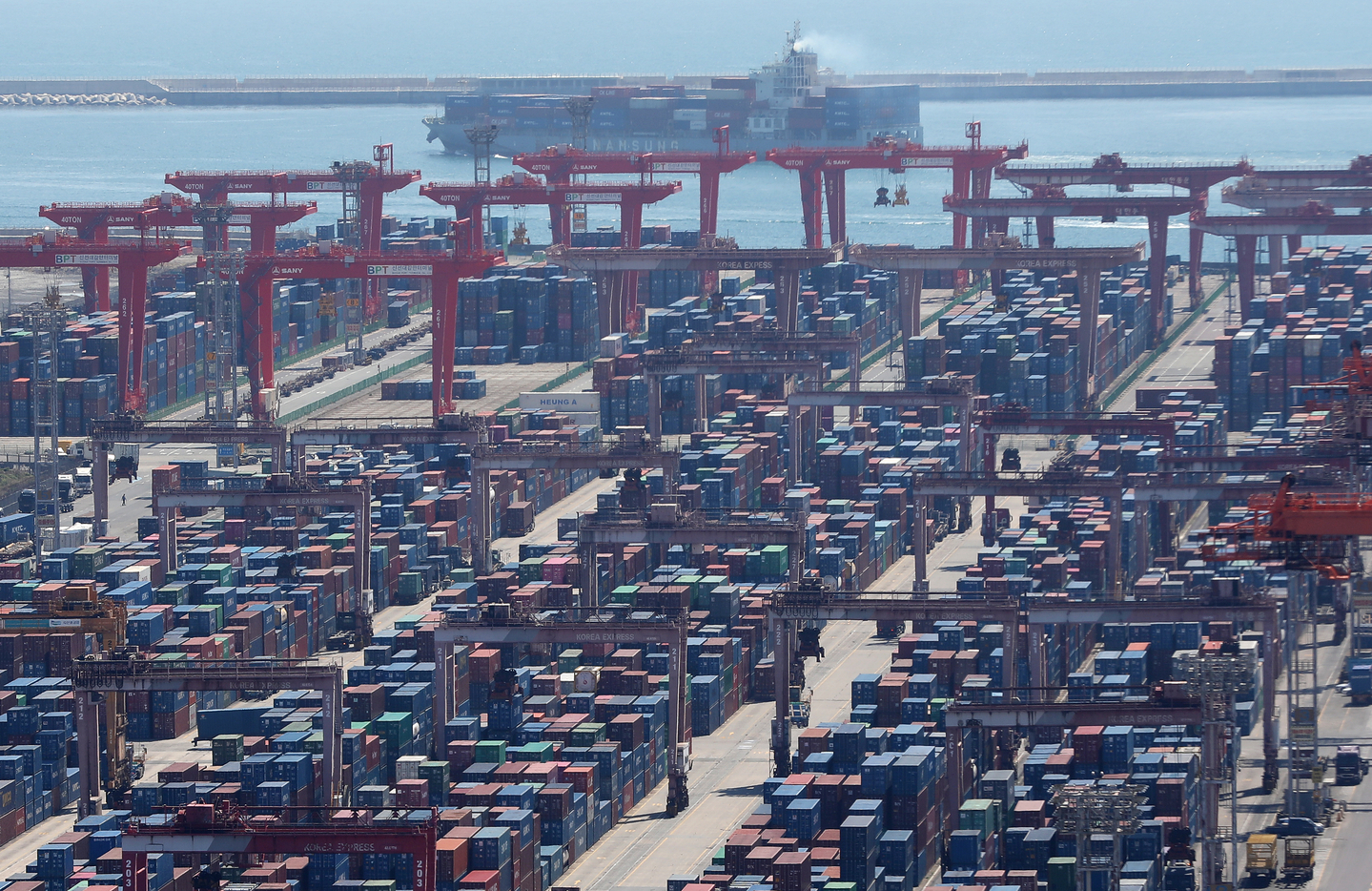Containers ready to be shipped overseas are seen at the Busan port on April 8. [NEWS1] 
