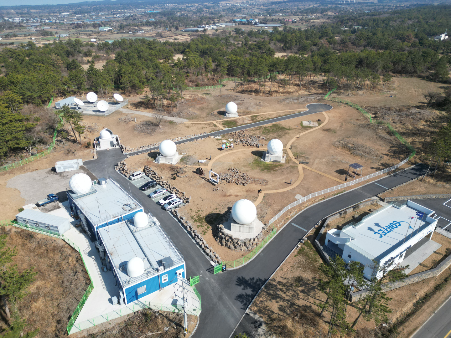 Asian Space Park in Sangdae-ri, Hallim-eup, Jeju. The facility is a private ground station opened on April 2 by Daejeon-based space startup CONTEC. [CHOI JOON-HO]