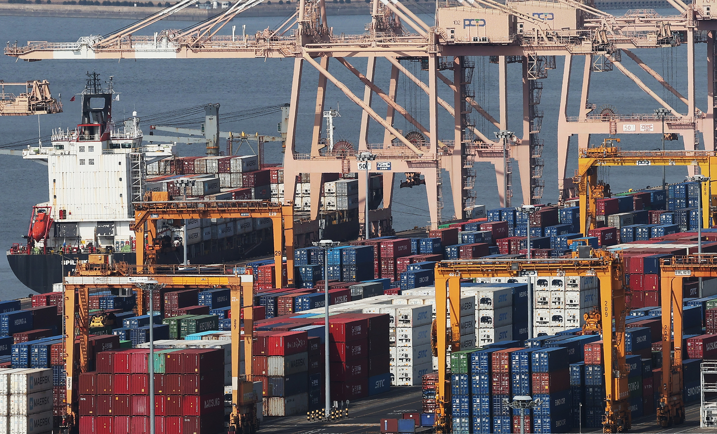 Containers are seen stacked at Pyeongtaek Port in Pyeongtaek, Gyeonggi, on March 1. [YONHAP] 