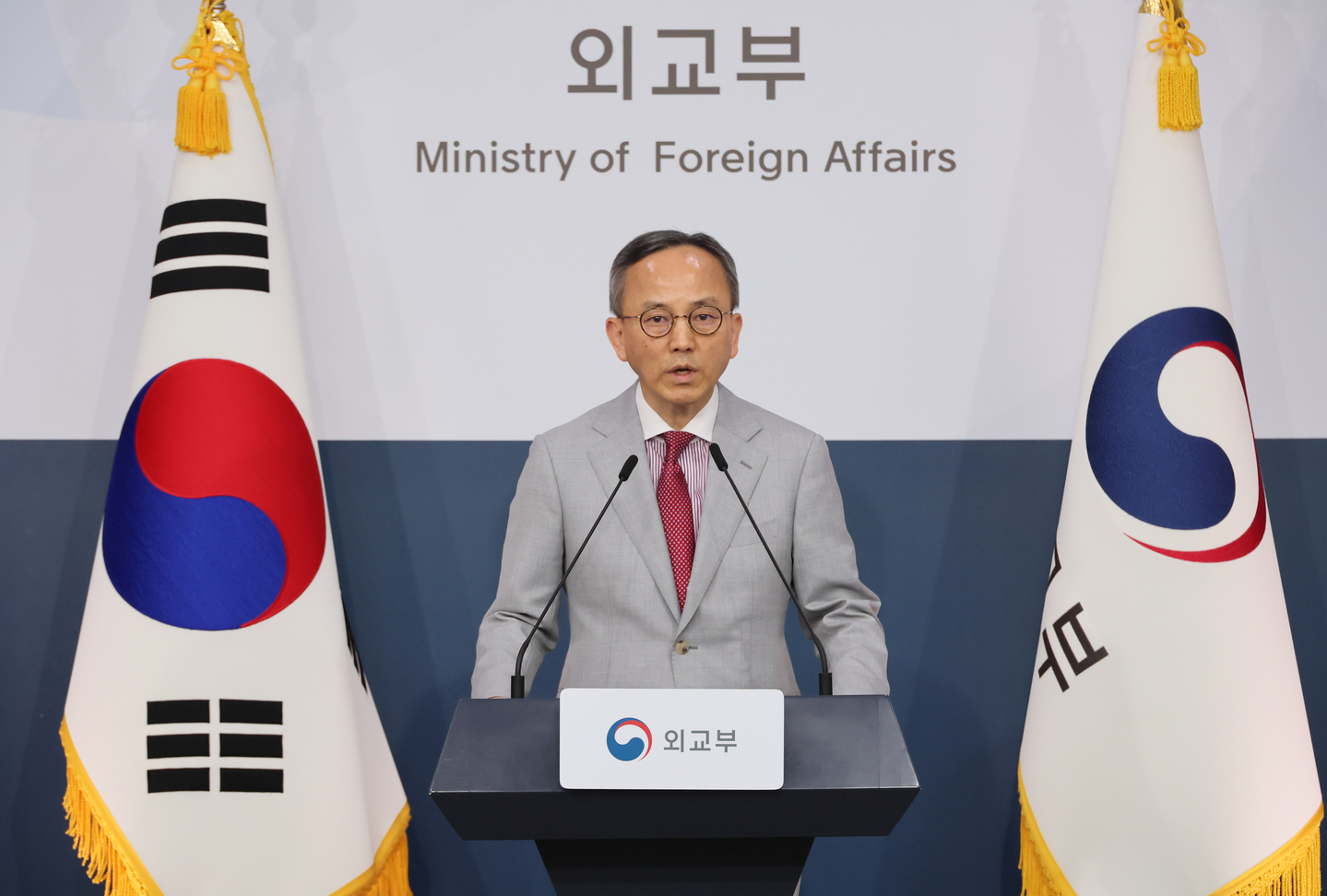 Foreign Minister spokesperson Park Il speaks during a press briefing at the foreign ministry in Seoul on April 16. [YONHAP] 