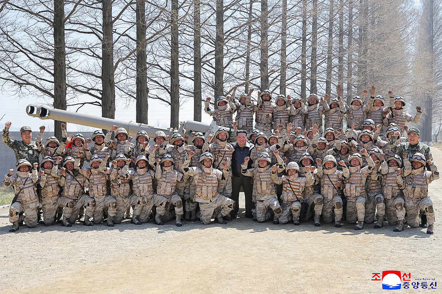 North Korean leader Kim Jong-un, center, poses for a photo with soldiers after overseeing an artillery firing contest of artillery subunits under the large combined units of the Korean People's Army (KPA) in the western area on April 15, the birth anniversary of state founder Kim Il-sung, in this photo from the Korean Central News Agency (KCNA) the following day. [YONHAP]