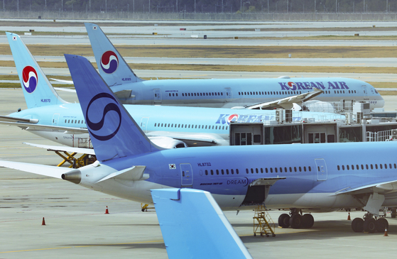 Korean Air planes are seen at Incheon International Airport on April 16. [YONHAP]