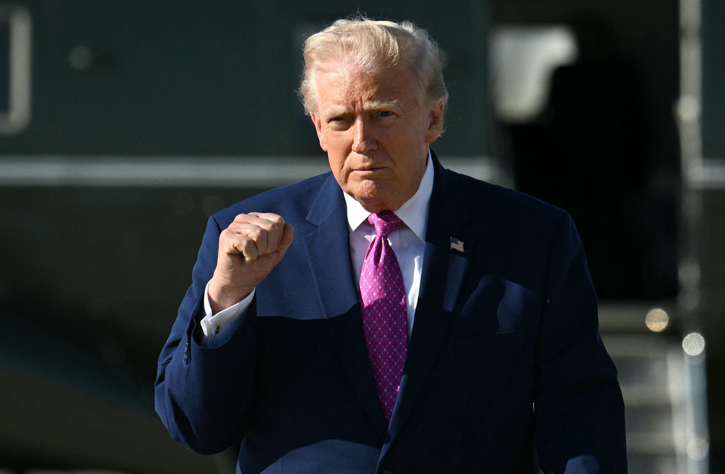 US President Donald Trump gestures after stepping off Marine One at Joint Base Andrews, Maryland, on April 10. [AFP/ YONHAP]