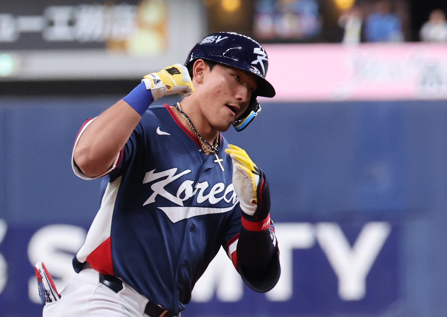 Ahn Hyun-min of Korea rounds the bases after hitting a solo home run against the Orix Buffaloes during an exhibition game ahead of the World Baseball Classic at Kyocera Dome in Osaka on March 3. [YONHAP] 