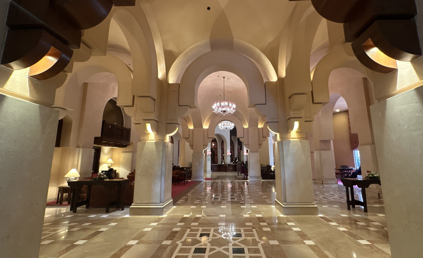 This EPA photo shows the lobby of the Serena Hotel, which previously hosted U.S.-Iran peace talks in Islamabad, Pakistan, on April 15. [YONHAP] 