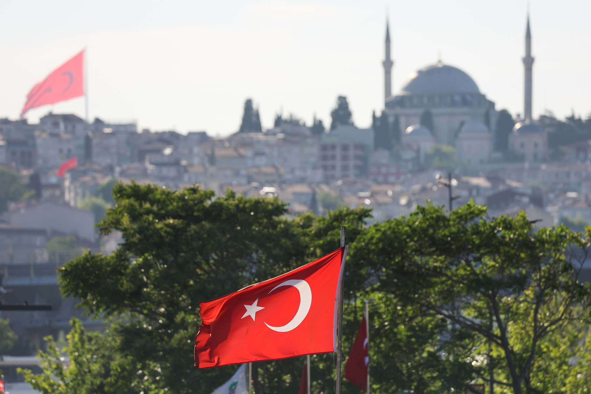 A Turkish flag is seen in Istanbul, Turkey, on June 1, 2025. [AP/YONHAP] 