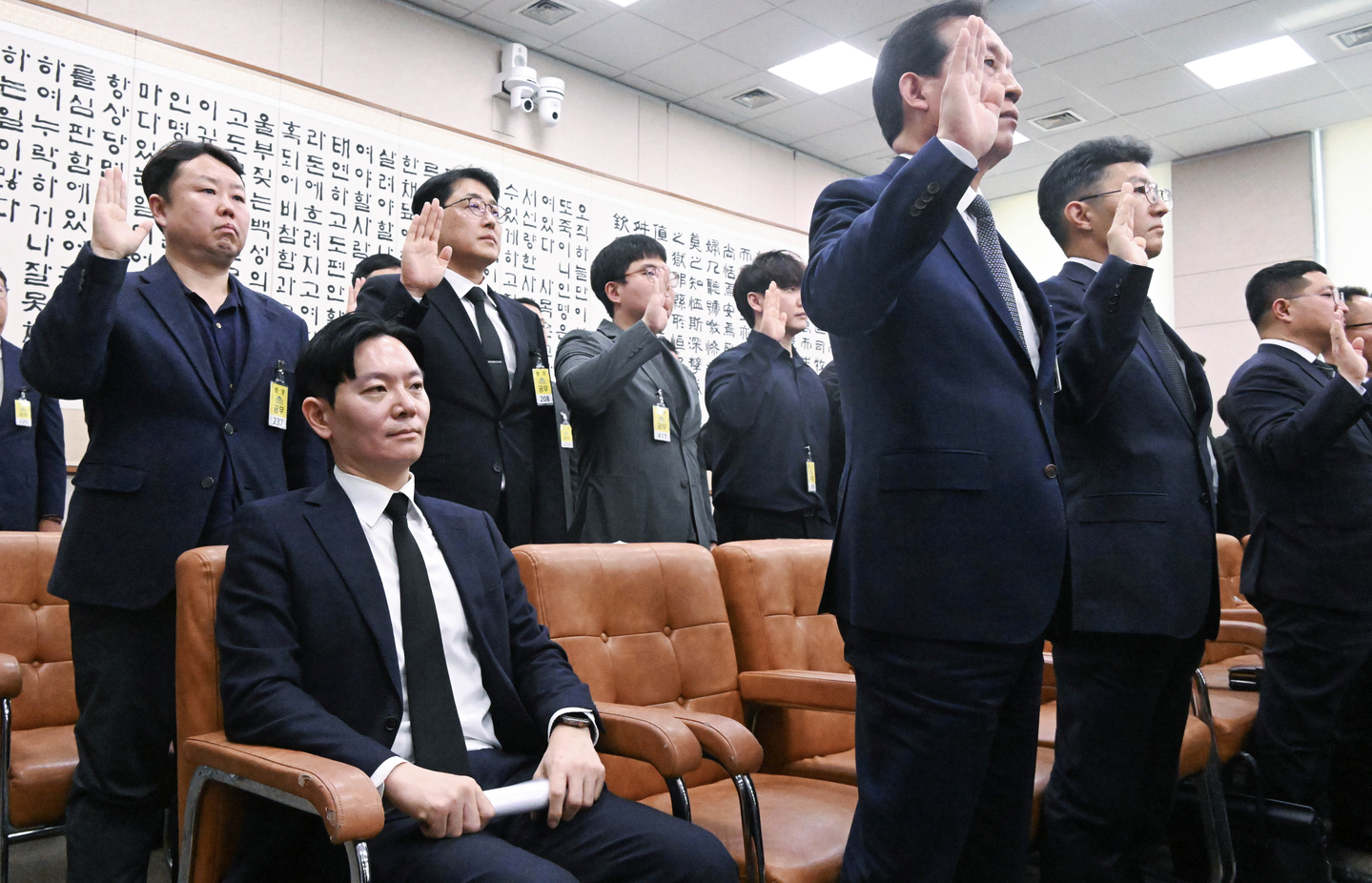 Prosecutor Park Sang-yong, second from left, sits after refusing to take the witness oath during a hearing on allegations of fabricated charges in the Ssangbangwool-North Korea remittance case, held by a parliamentary special committee investigating accusations of politically motivated prosecutions under the Yoon Suk Yeol administration at the National Assembly on April 14. [LIM HYUN-DONG]