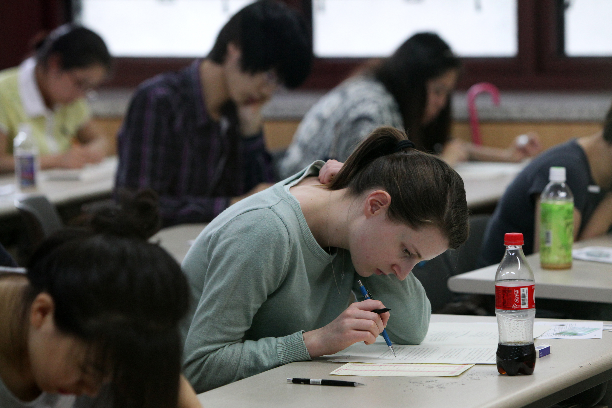 Test takers take the Test of Proficiency in Korean [CHO MOON-GYU]