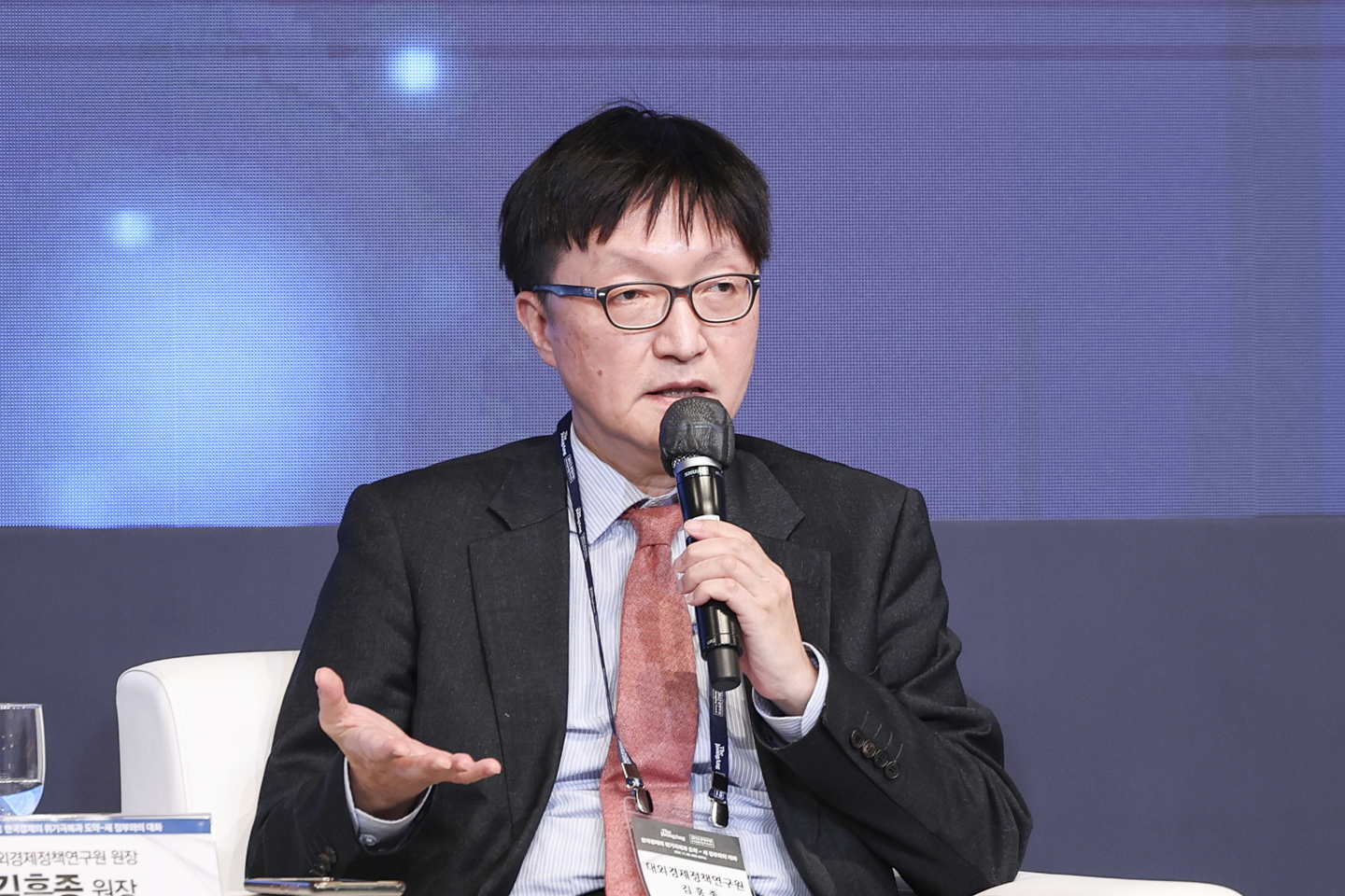 Kim Heung-chong, a former president of the Korea Institute for International Economic Policy (KIEP) [KIM KYOUNG-ROK]