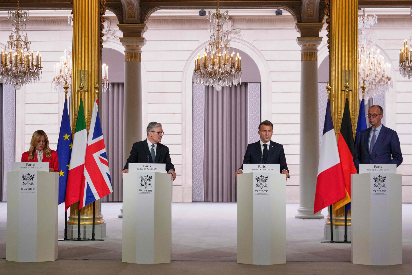 From left, Italian Prime Minister Giorgia Meloni, British Prime Minister Keir Starmer, French President Emmanuel Macron and German Chancellor Friedrich Merz deliver a joint statement following an international summit on efforts to reopen the Strait of Hormuz at the Elysee Palace in Paris on April 17. Korean President Lee Jae Myung took part in the summit through videoconference. [AFP/YONHAP]