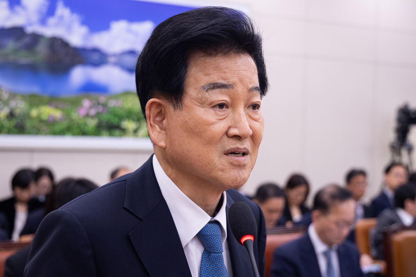Minister of Unification Chung Dong-young speaks at a parliamentary meeting in Yeongdeungpo District, western Seoul, on April 15. [NEWS1]