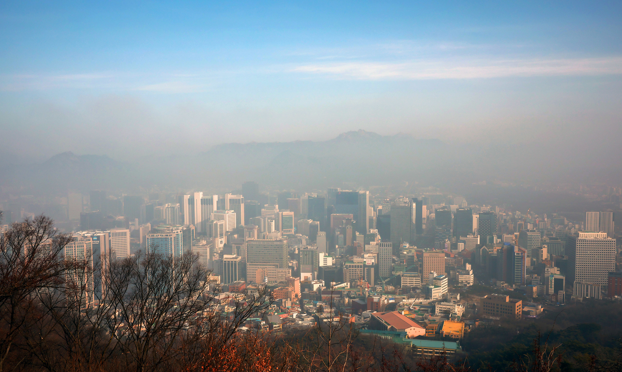 Yongsan District, central Seoul, is shrouded in fine dust on March 13. [NEWS1] 