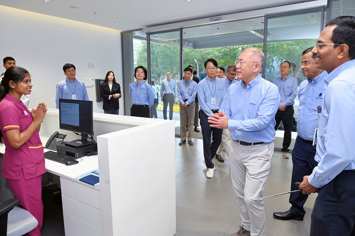 Hyundai Motor Group Executive Chairman Chung Euisun, third from right, visits one of the company's plants in Chennai, India, on Jan. 14. [HYUNDAI MOTOR]