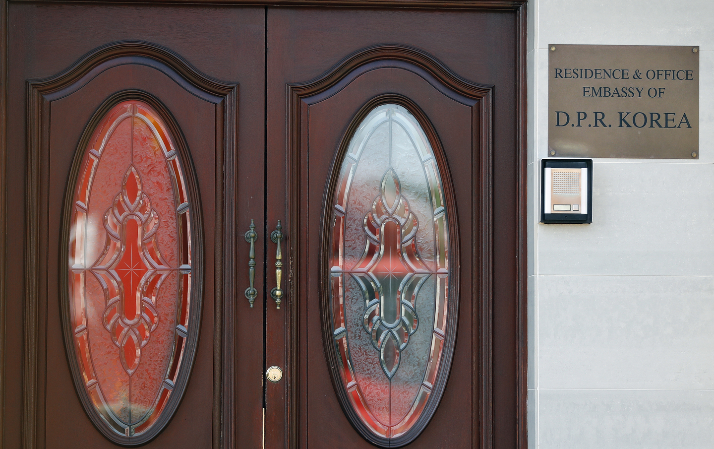 The entrance of the North Korean Embassy in London on Aug. 17, 2016 [AP/YONHAP]