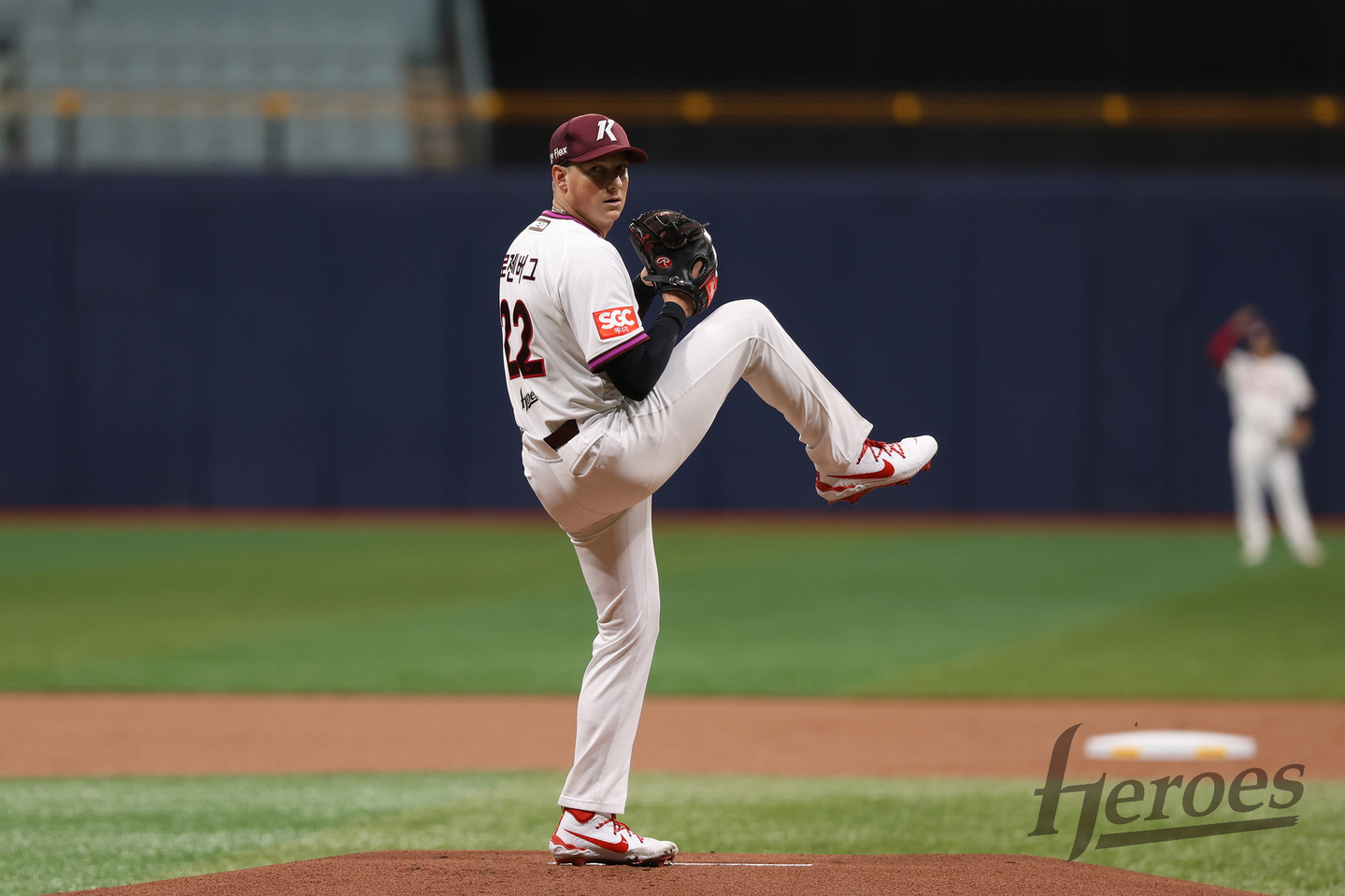 Kenny Rosenberg pitches as Kiwoom Heroes' opening day starter last year. [KIWOOM HEROES]