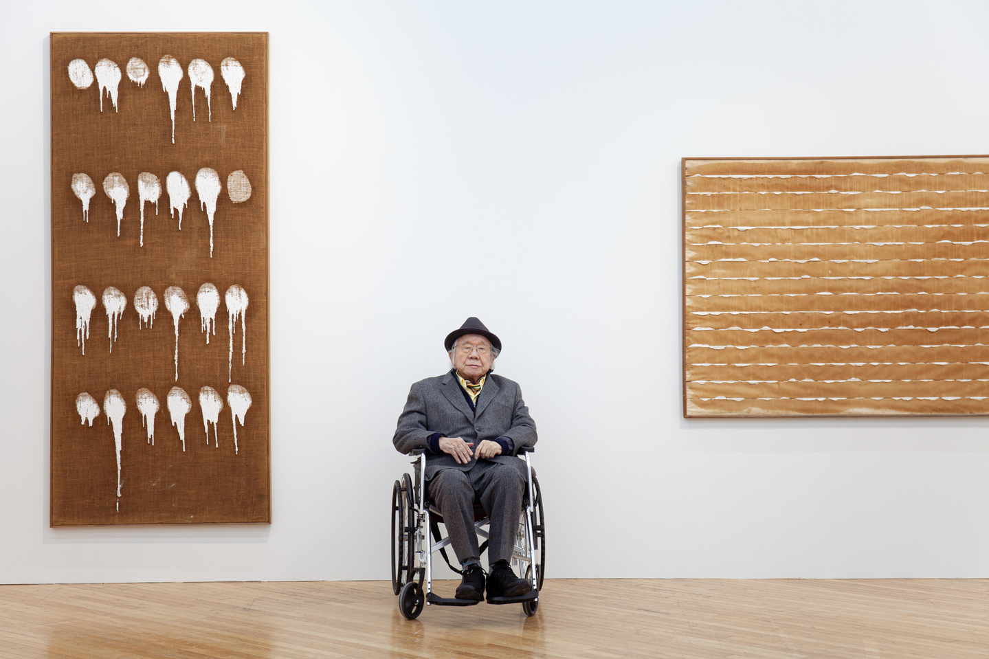 Ha Chong-hyun poses alongside his ″Conjunction″ paintings at the Art Sonje Center in central Seoul in an undated photo. [ART SONJE CENTER]