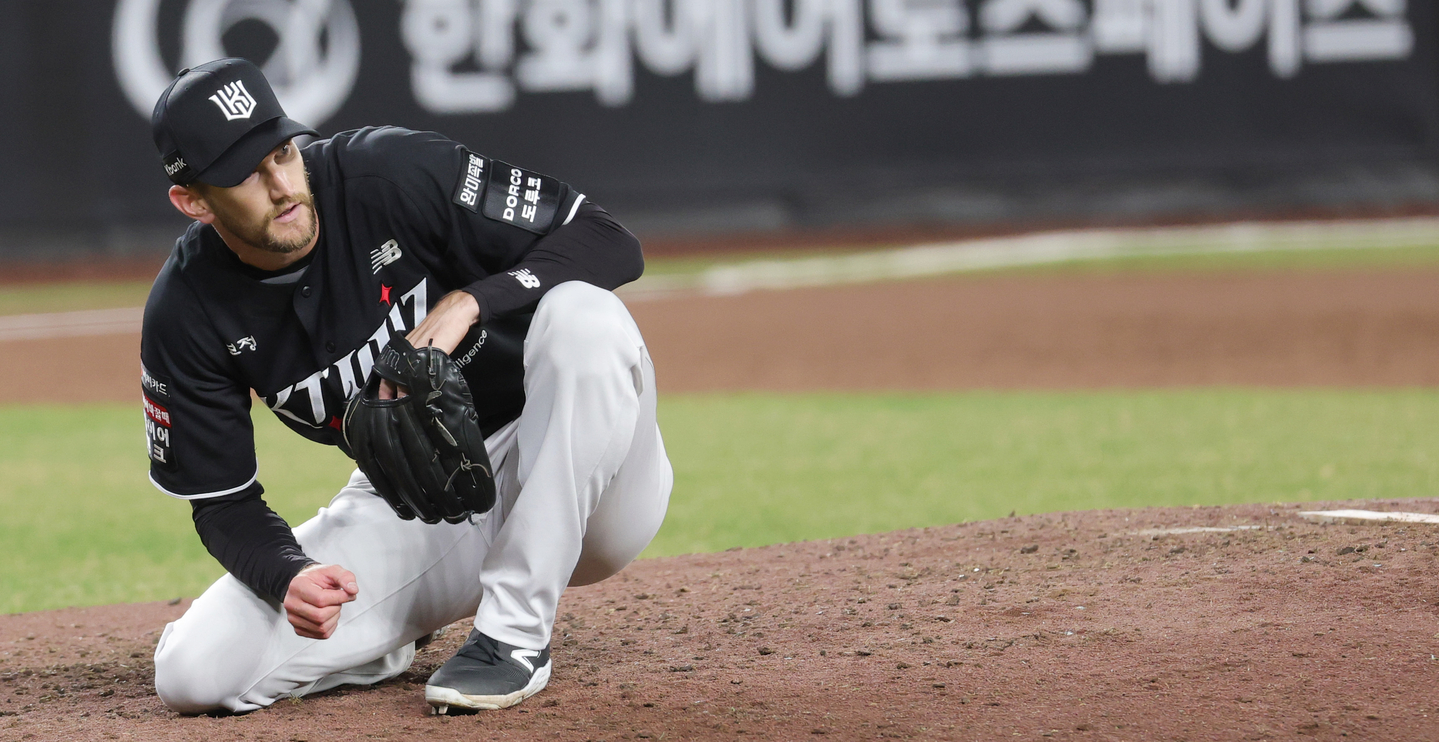 KT Wiz’s Caleb Boushley during a KBO League game against the Hanwha Eagles in Daejeon on March 31 [NEWS1]