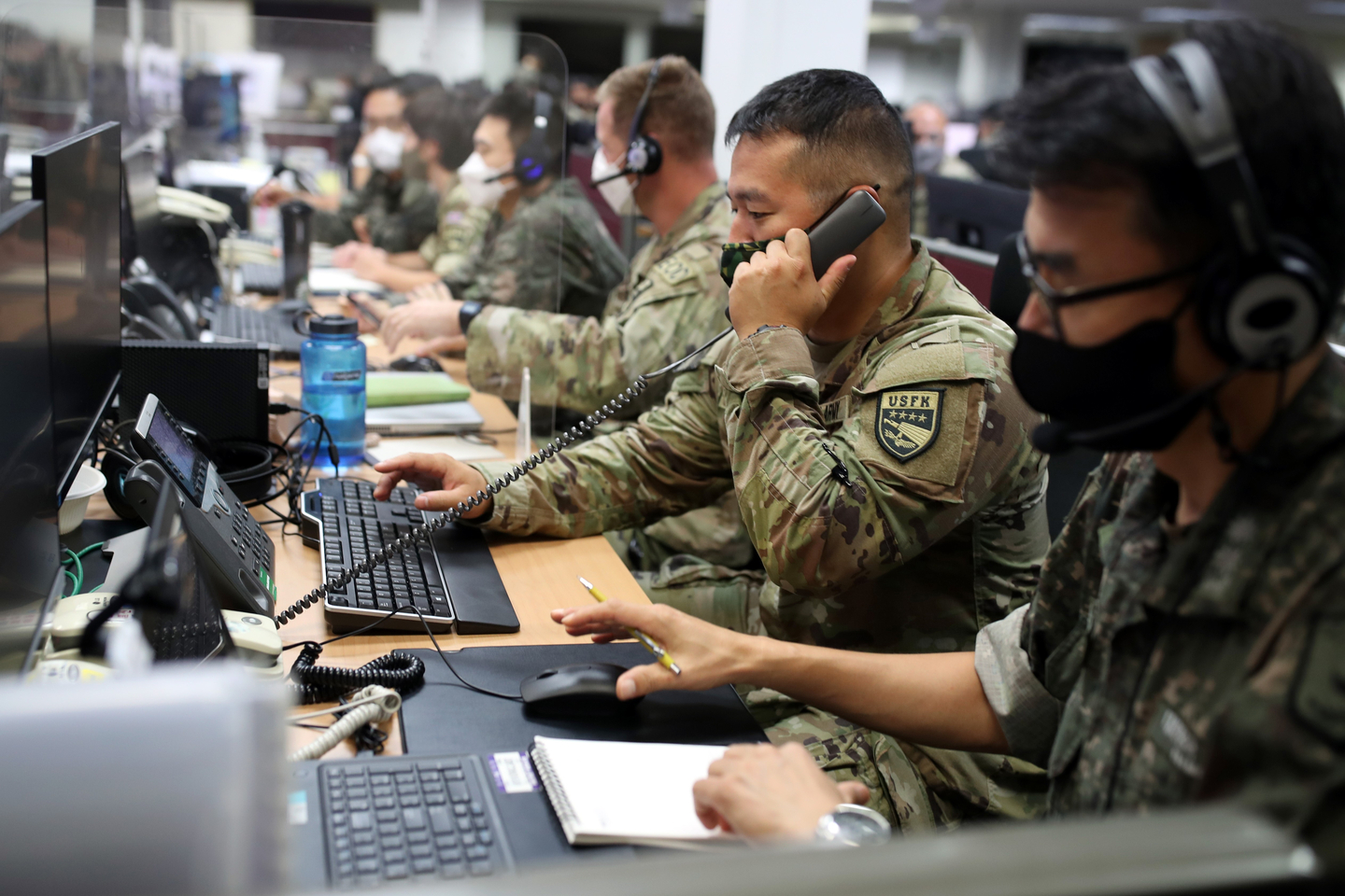 Service members and active soldiers from the Combined Forces Command, United States Forces Korea and United Nations Command participate in a joint drill of Ulchi Freedom Shield on Aug. 22, 2022. [MINISTRY OF NATIONAL DEFENSE] 