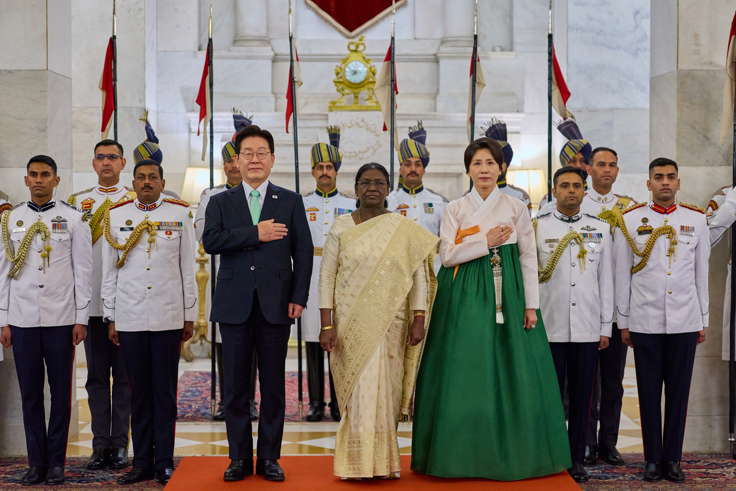 From left, Korean President Lee Jae Myung, Indian President Droupadi Murmu and first lady Kim Hea Kyung attend a state dinner in New Delhi on April 20. [JOINT PRESS CORPS]