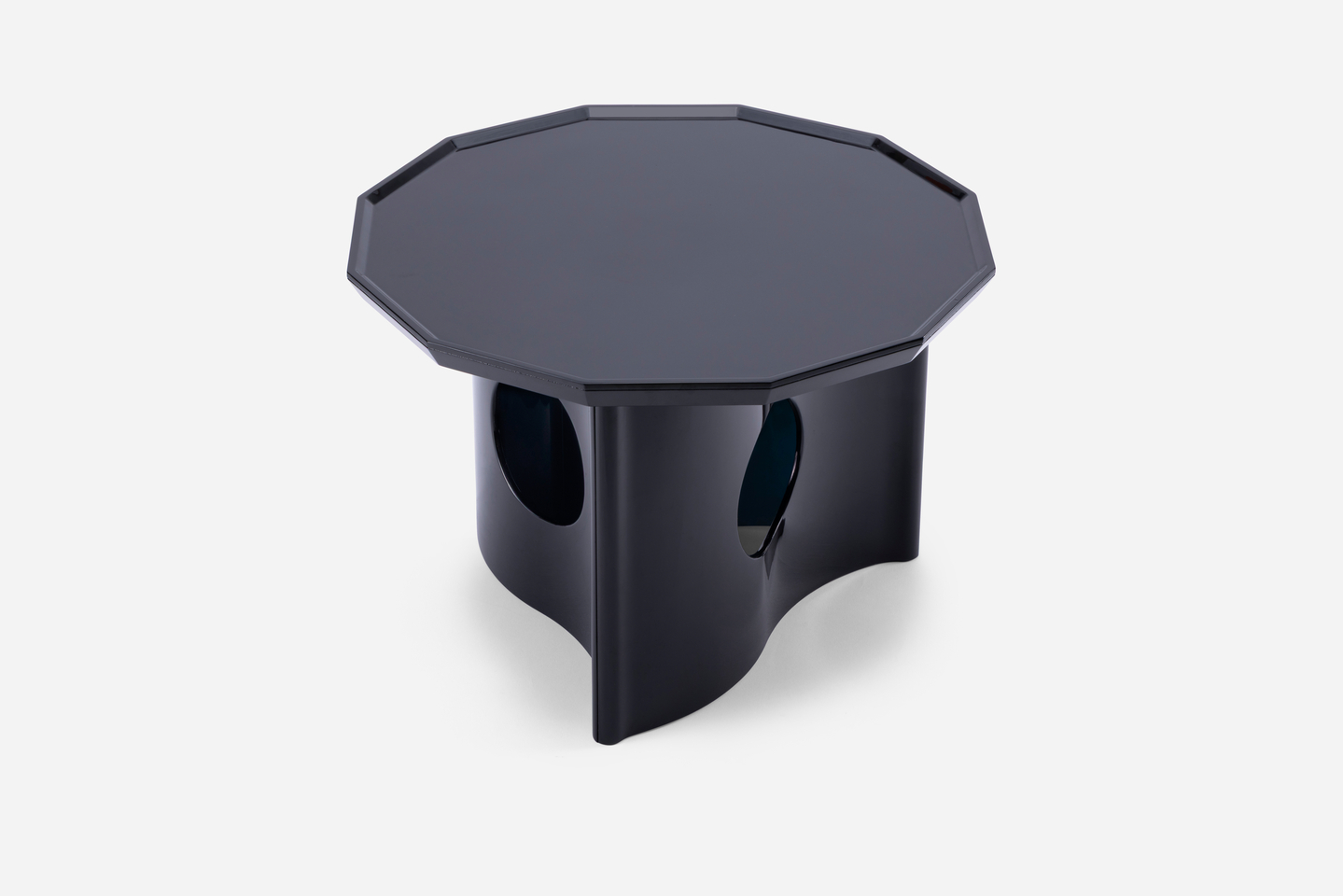 The ″Gubi Ban″ soban (traditional Korean tables) piece by design studio ″be formative,″ featured at the Milan Design Week [BE FORMATIVE]