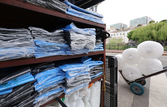 Vinyl products are stacked at a store in Jung District, central Seoul, on April 22. [NEWS1]