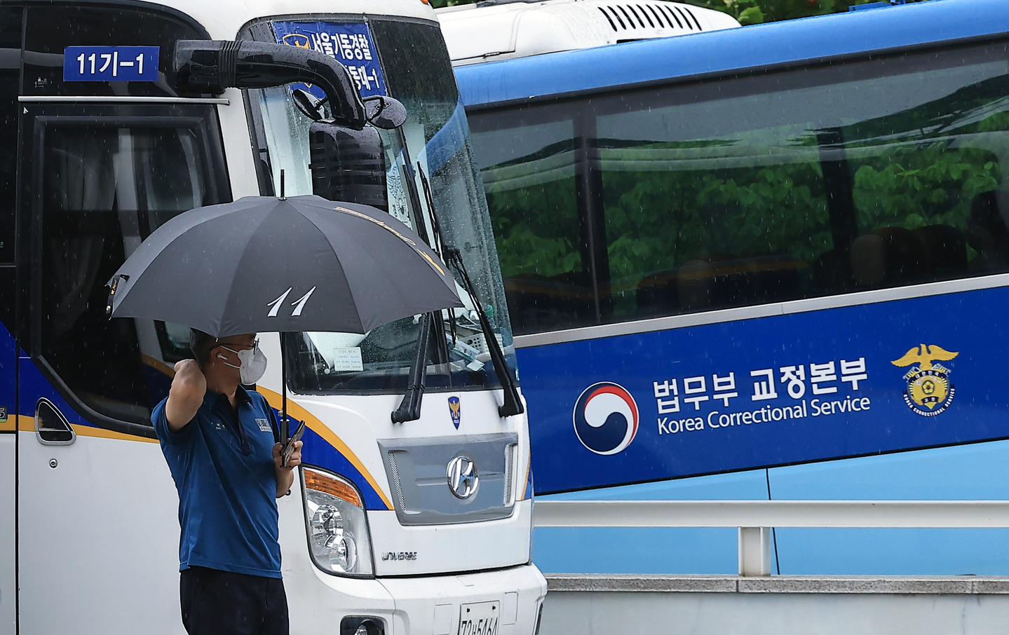 A worker at the Korea Correctional Service of the Ministry of Justice [NEWS1] 