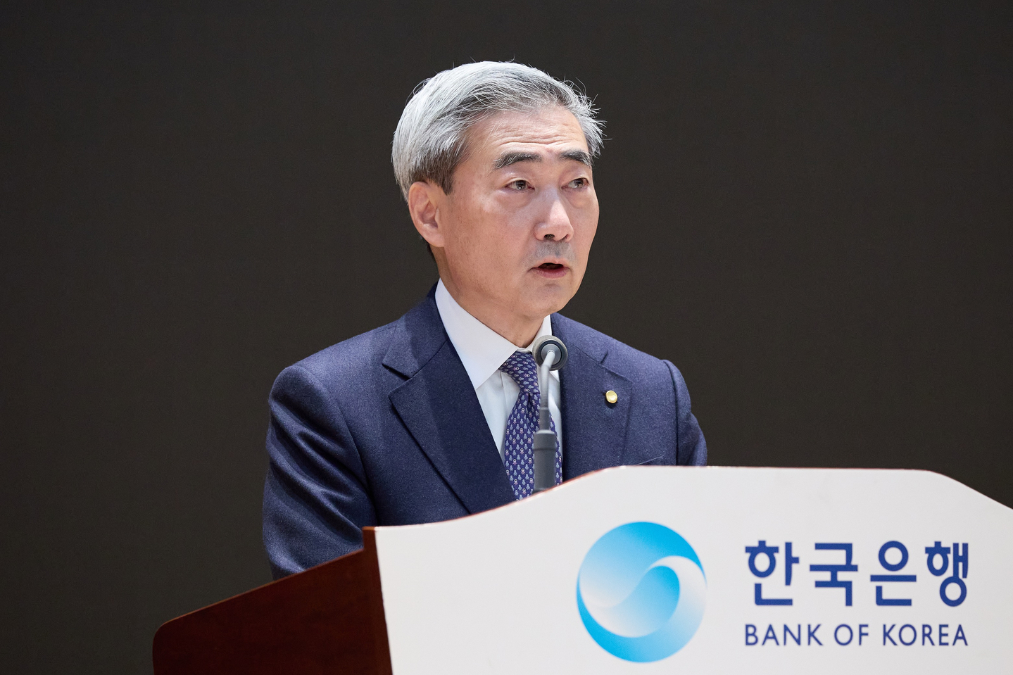 Shin Hyun-song, the new governor of the Bank of Korea (BOK), delivers his inaugural address at the central bank in Jung District, central Seoul, on April 21. Shin signaled a more flexible approach to monetary policy in the speech amid geopolitical uncertainty in the Middle East. [BOK]