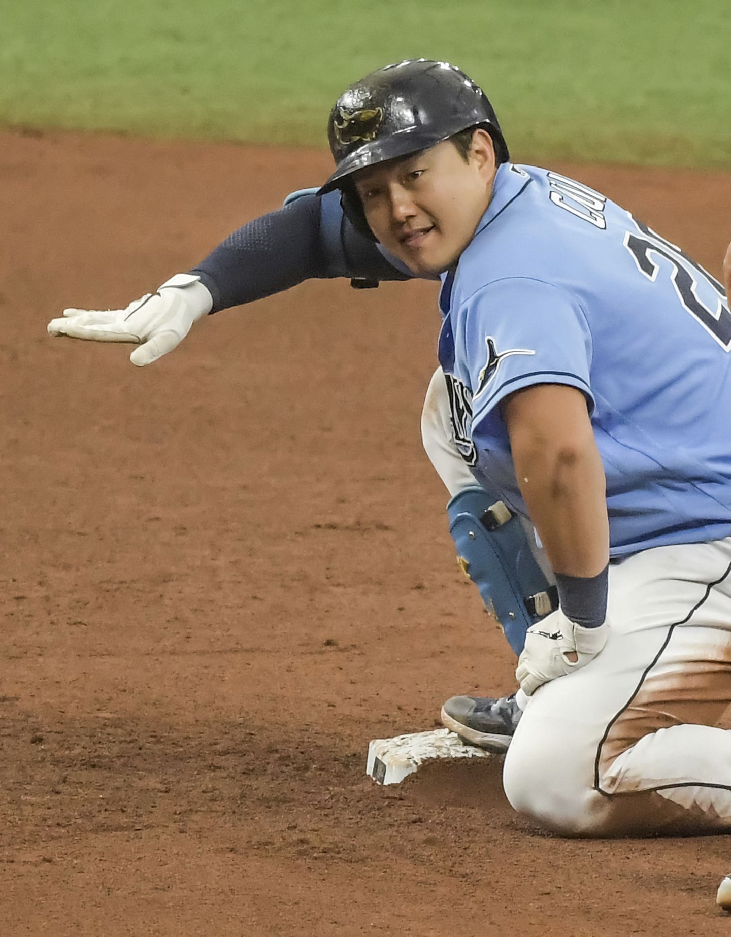 Tampa Bay Rays' Choi Ji-man gestures toward the dugout after hitting an RBI-double off Philadelphia Phillies reliever Ranger Saurez during the fifth inning of a baseball game Sunday, May 30, 2021, in St. Petersburg. [AP/YONHAP]