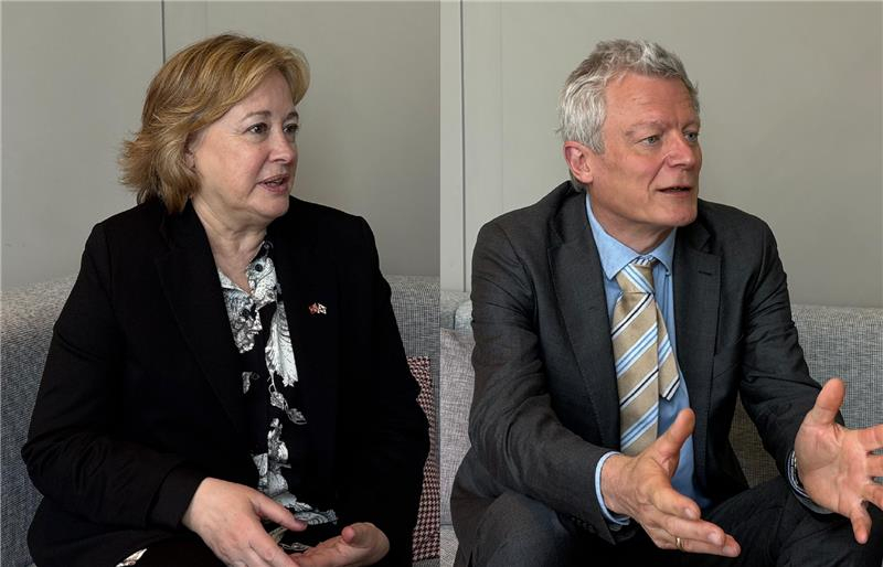 Prof. Barbara Wasson of the University of Bergen, left, and Prof. Kim Normann Andersen of Copenhagen Business School discuss the Nordic vision for human-centric AI during a joint interview with the Korea JoongAng Daily at Switch22 in Yeouido, western Seoul, on April 23. [SEO JI-EUN]