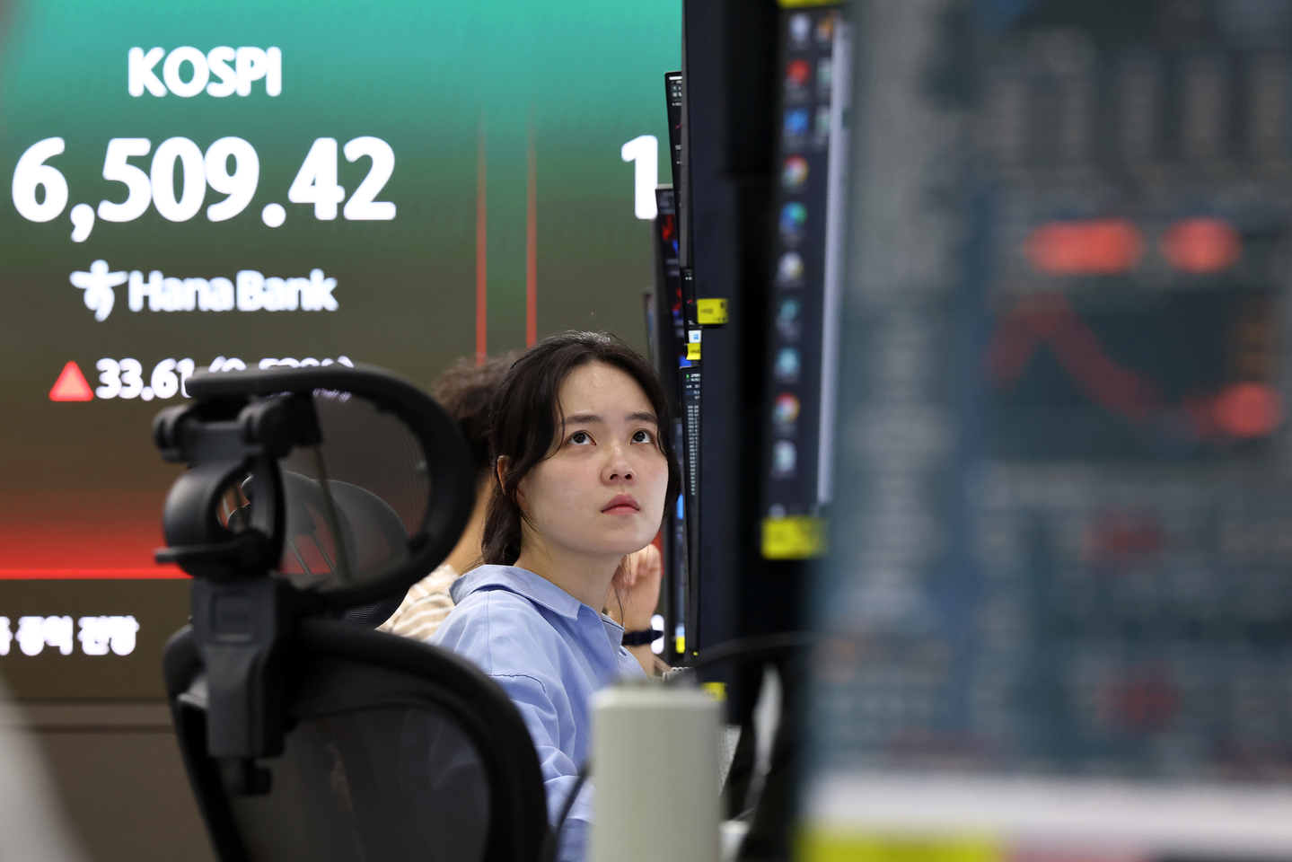 The Kospi opens 0.31 percent higher at 6,496.10 on the morning of April 24, 2026. Numbers are shown on a digital board in Hana Bank main branch in Jung District, central Seoul. [YONHAP]