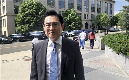 Vice Foreign Minister for Strategy and Intelligence Jeong Yeon-doo speaks to the press as he arrives at the State Department in Washington on April 24. [YONHAP]