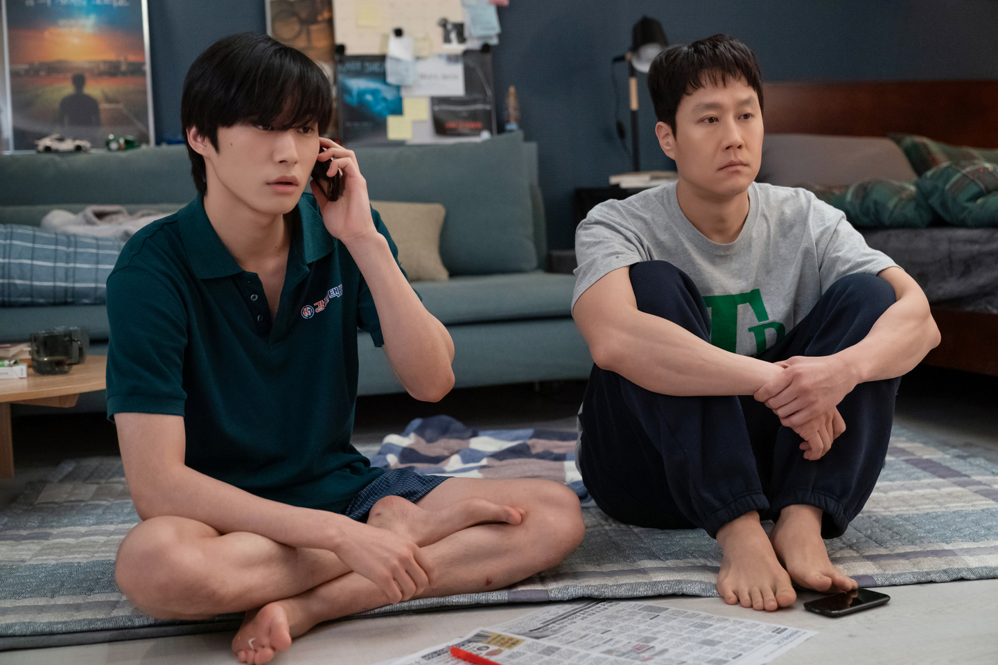 Actor Jung Woo, right, is seen in a scene from ″Audition 109.″ [BY4M STUDIO]