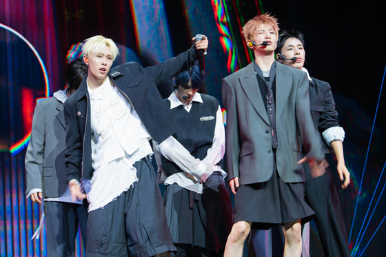 Boy band NEXZ performs ″Mmchk,″ the title track of its latest single, during a press showcase held at Blue Square Woori WON Banking Hall in Yongsan District, central Seoul, on April 27. [DANIELA GONZALEZ PEREZ]