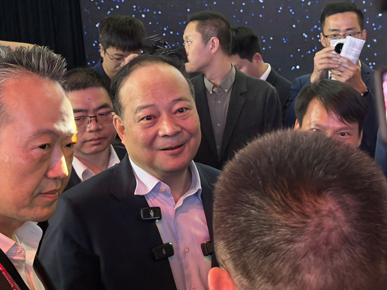 CATL Chairman talks with Hyundai Motor Group Vice Chairman Chang Jae-hoon before the automaker's debut of Ioniq V at the Auto China 2026 in Beijing on April 24. [SARAH CHEA]