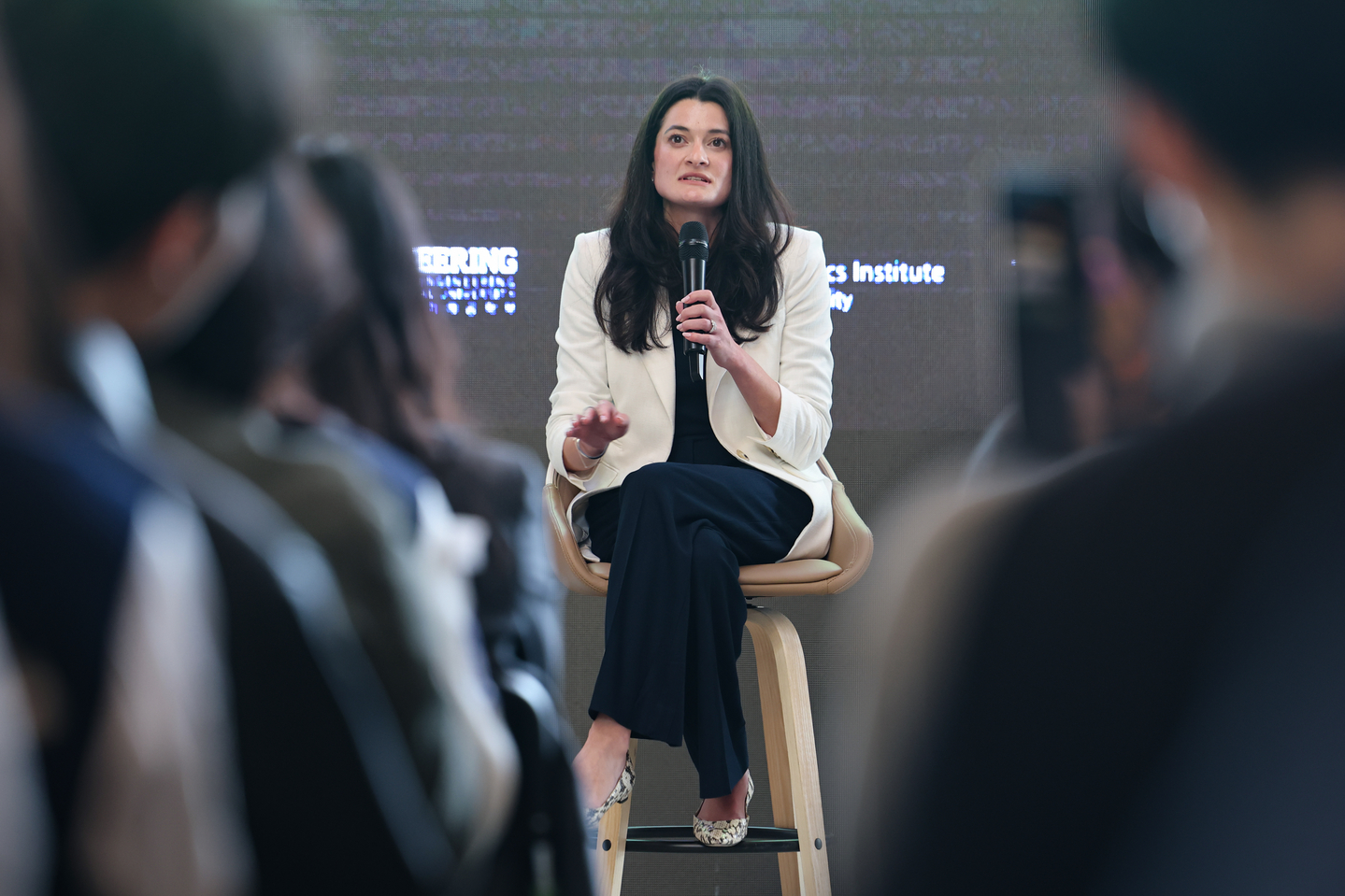 Madison Huang, the senior director of product marketing for Nvidia Omniverse and daughter of Nvidia CEO Jensen Huang, delivers a lecture on women's leadership in the AI era at Seoul National University in Gwanak District, southern Seoul, on April 28. [YONHAP]