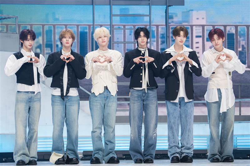 Boy band TWS poses for photos during a press showcase for its fifth EP, ″No Tragedy,″ held at Yes24 Live Hall in eastern Seoul on April 27. [DANIELA GONZALEZ PEREZ]
