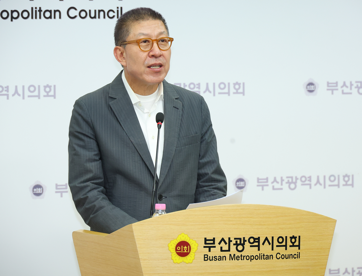 Incumbent Busan Mayor Park Heong-joon declares his bid for reelection in Busan on April 27. [YONHAP] 