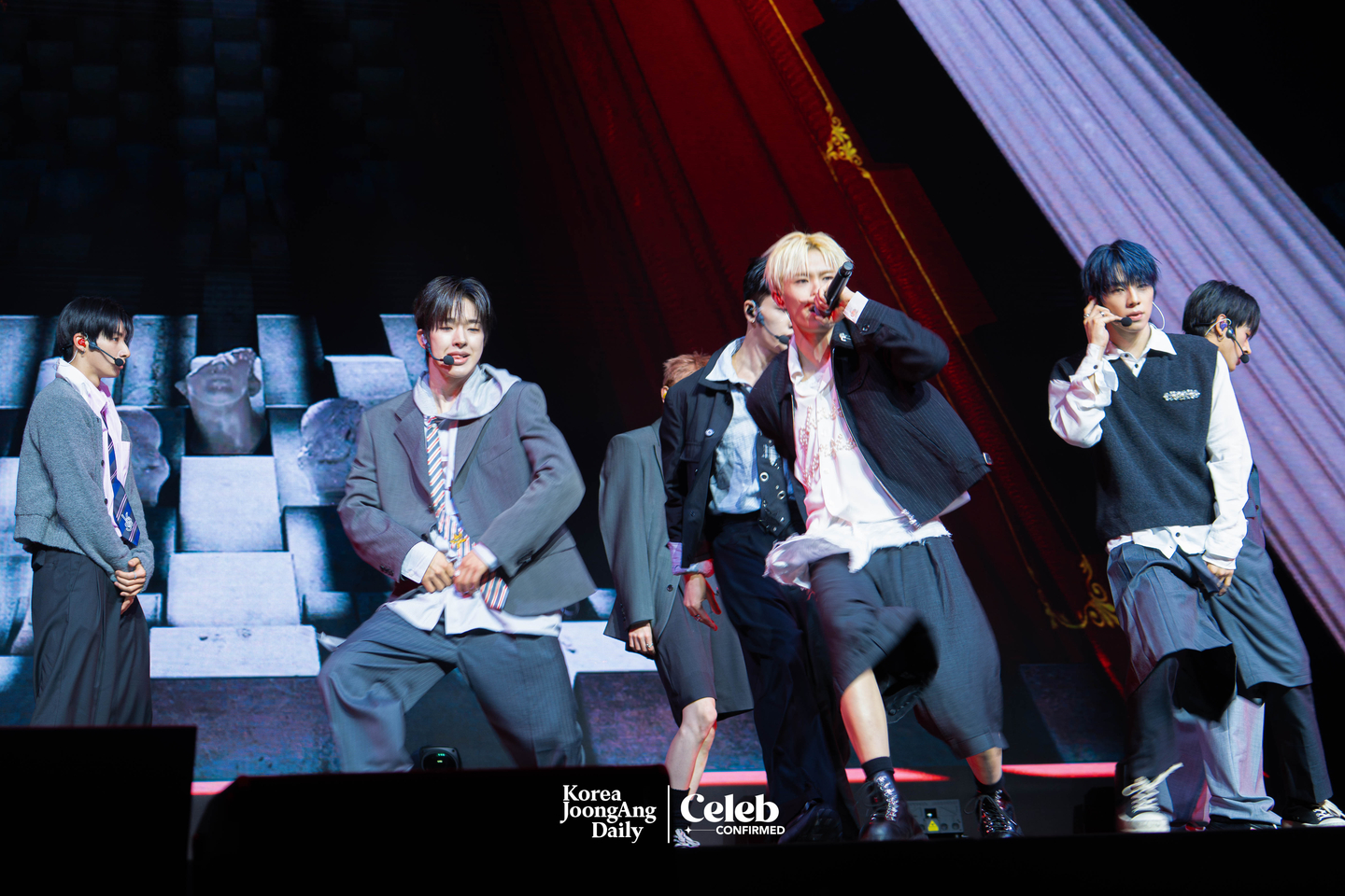 Boy band NEXZ performs the lead track “Mmchk” during a showcase for the release of its second single “Mmchk” at Blue Square in central Seoul on April 27. [DANIELA GONZALEZ PEREZ]