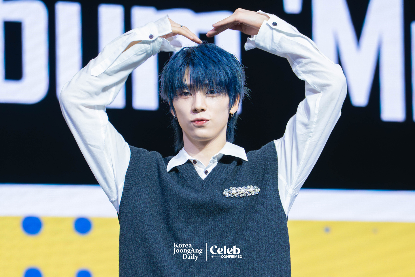 NEXZ’s So Geon poses for photos during a showcase for the release of the group’s second single “Mmchk” at Blue Square in central Seoul on April 27. [DANIELA GONZALEZ PEREZ]