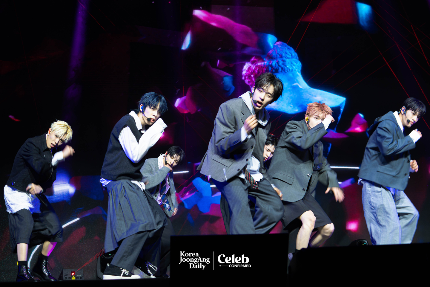 Boy band NEXZ performs the lead track “Mmchk” during a showcase for the release of its second single “Mmchk” at Blue Square in central Seoul on April 27. [DANIELA GONZALEZ PEREZ]