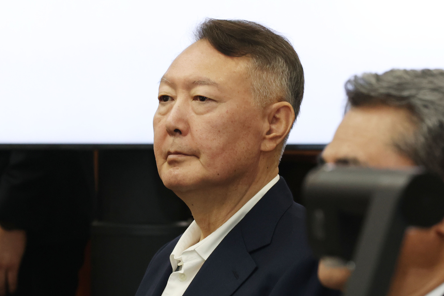 Former President Yoon Suk Yeol appears for his trial on obstruction of justice and other charges at the Seoul Central District Court in Seocho District, southern Seoul, on Sept. 26, 2025. [JOINT PRESS CORPS] 